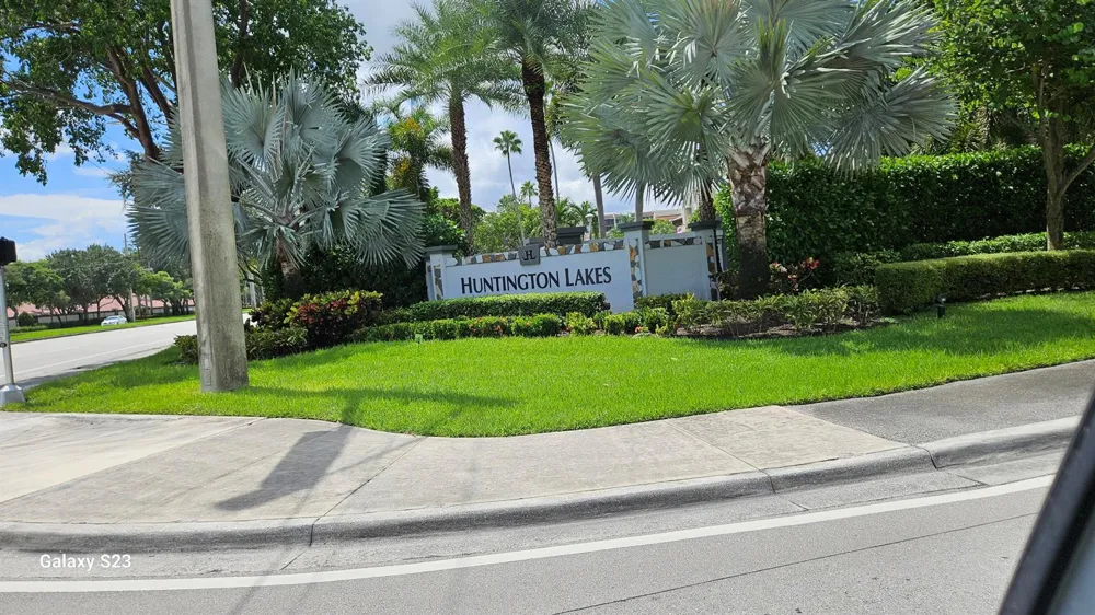 7185 Huntington Lane Delray Beach, FL 33446