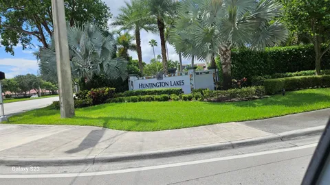 7185 Huntington Lane