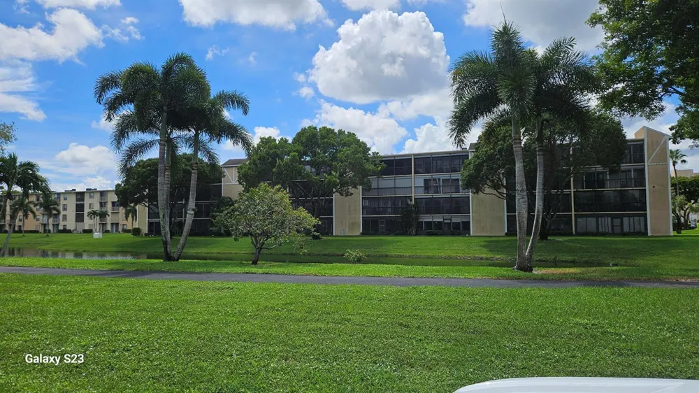 7185 Huntington Lane Delray Beach, FL 33446