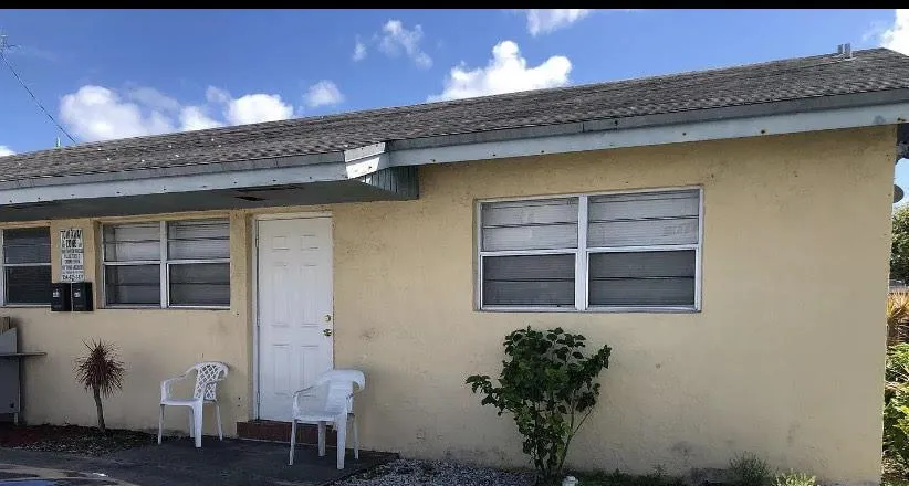 403 NW 2nd Street Hallandale Beach, FL 33009