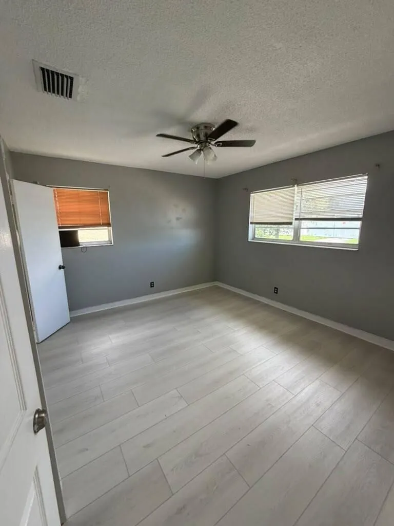 403 NW 2nd Street Hallandale Beach, FL 33009
