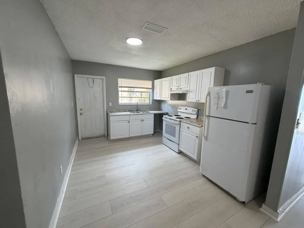 403 NW 2nd Street Hallandale Beach, FL 33009