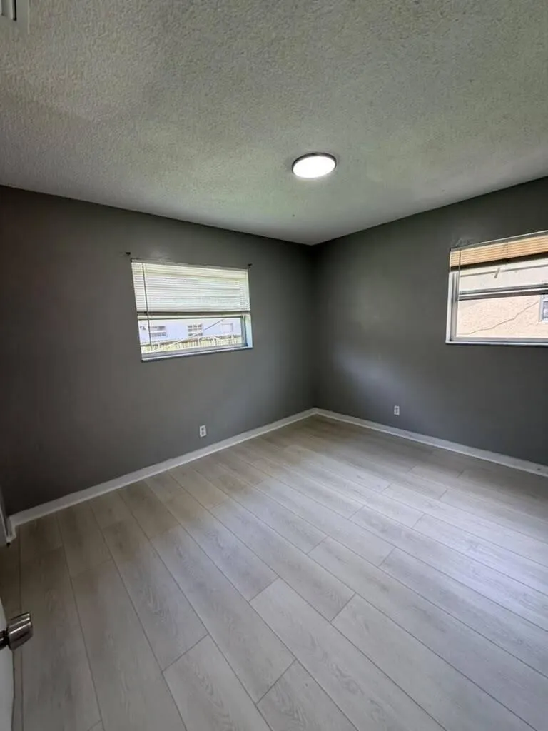 403 NW 2nd Street Hallandale Beach, FL 33009