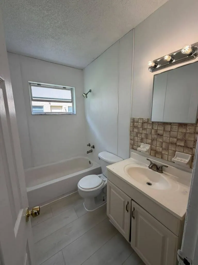 403 NW 2nd Street Hallandale Beach, FL 33009