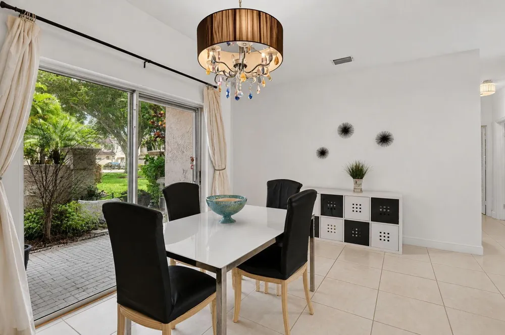 6487 Via Regina Boca Raton, FL 33433