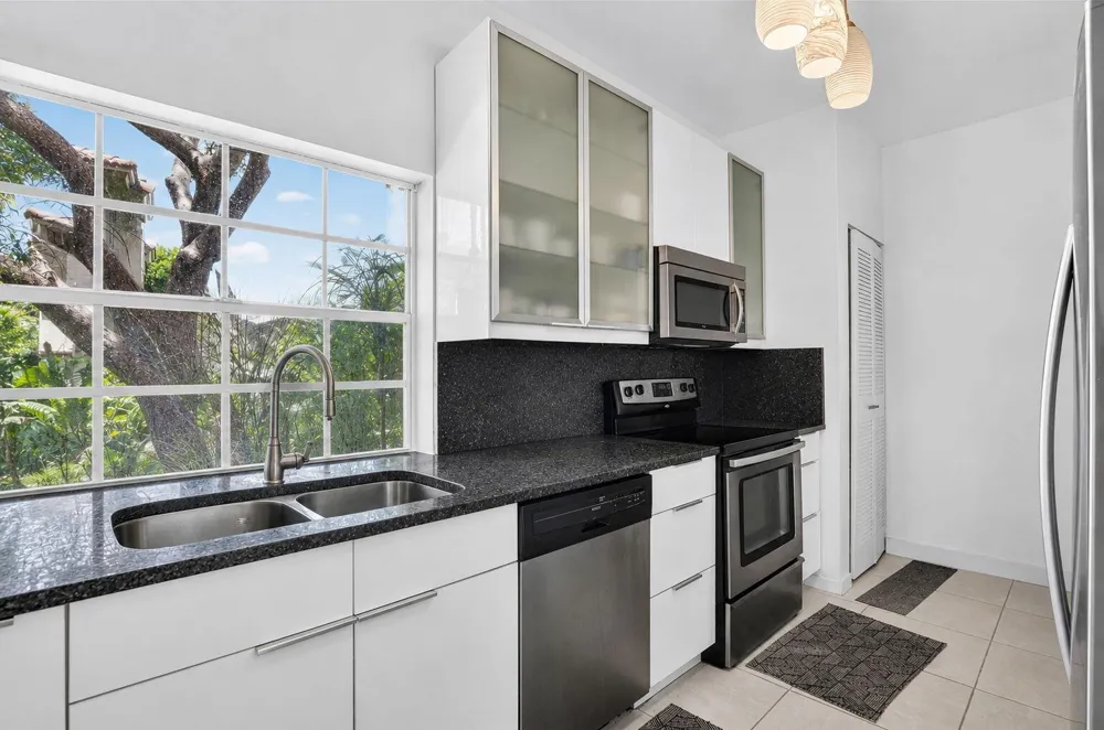 6487 Via Regina Boca Raton, FL 33433