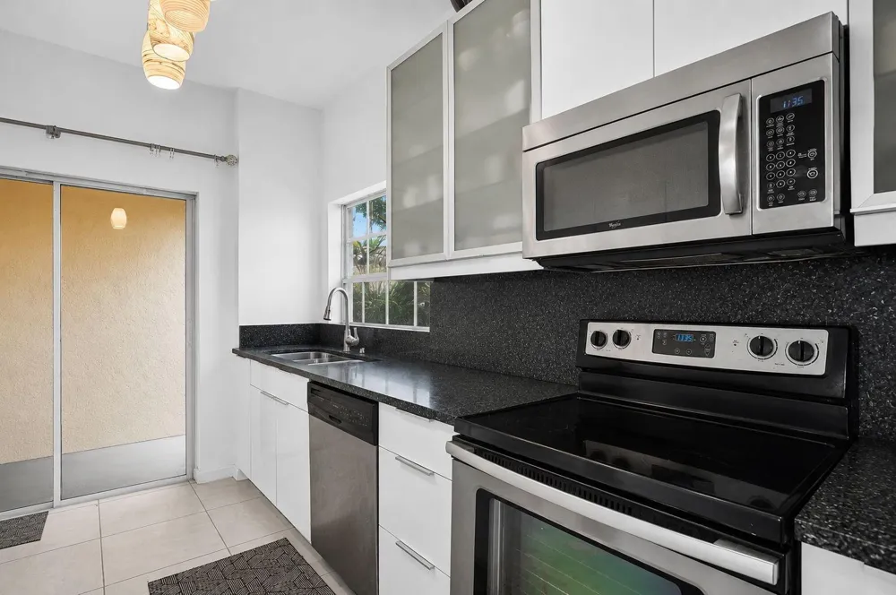 6487 Via Regina Boca Raton, FL 33433