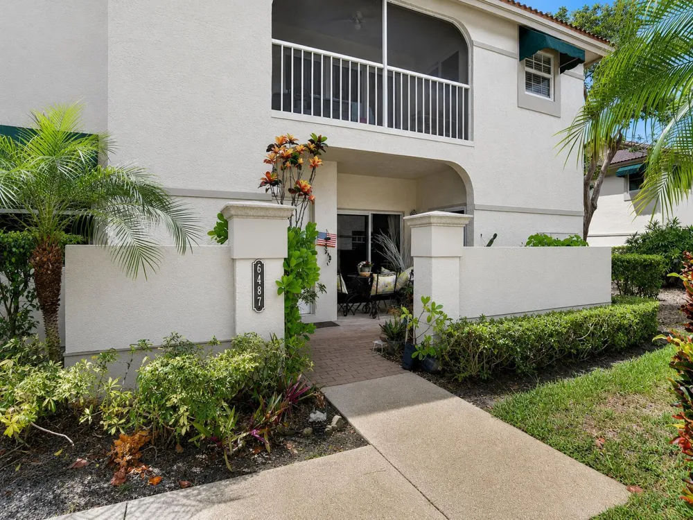 6487 Via Regina Boca Raton, FL 33433