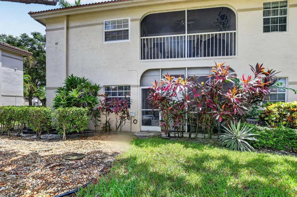 6487 Via Regina Boca Raton, FL 33433