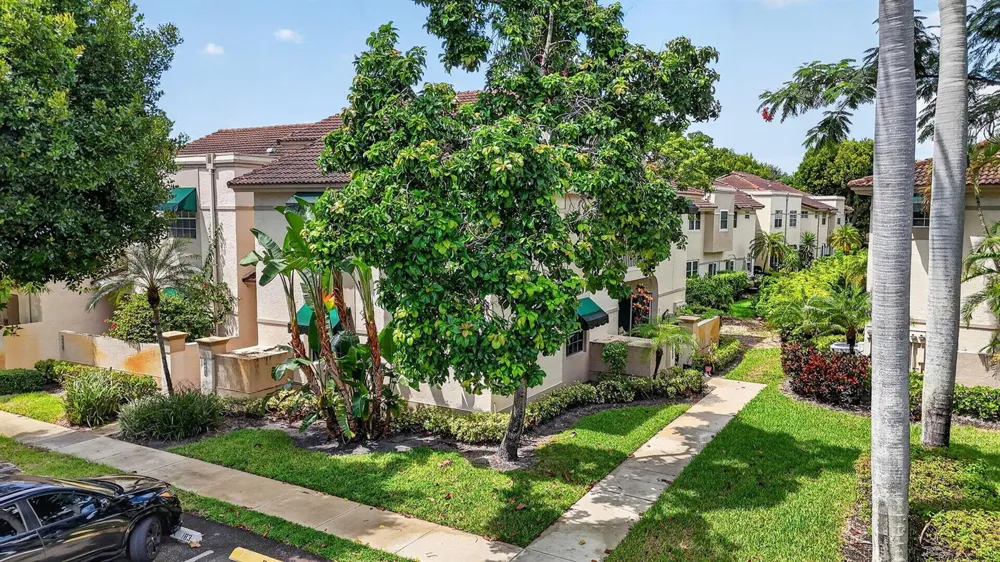 6487 Via Regina Boca Raton, FL 33433