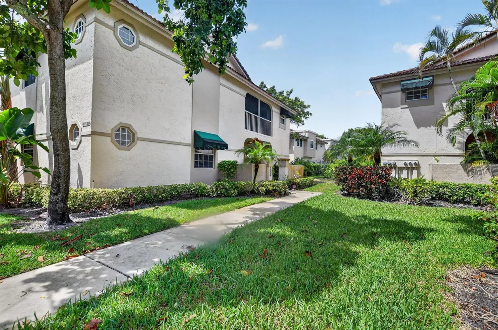 6487 Via Regina Boca Raton, FL 33433