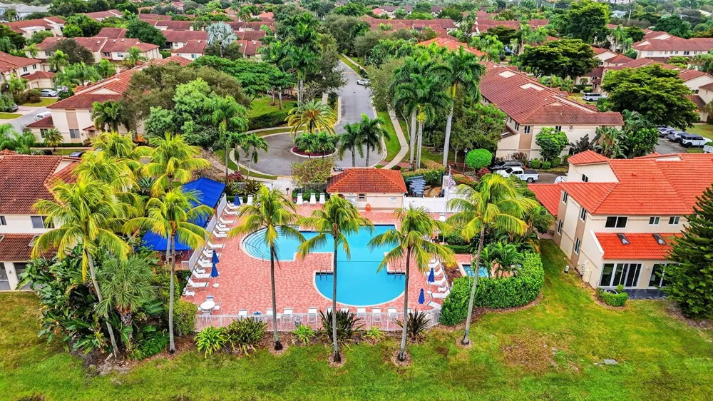 6487 Via Regina Boca Raton, FL 33433