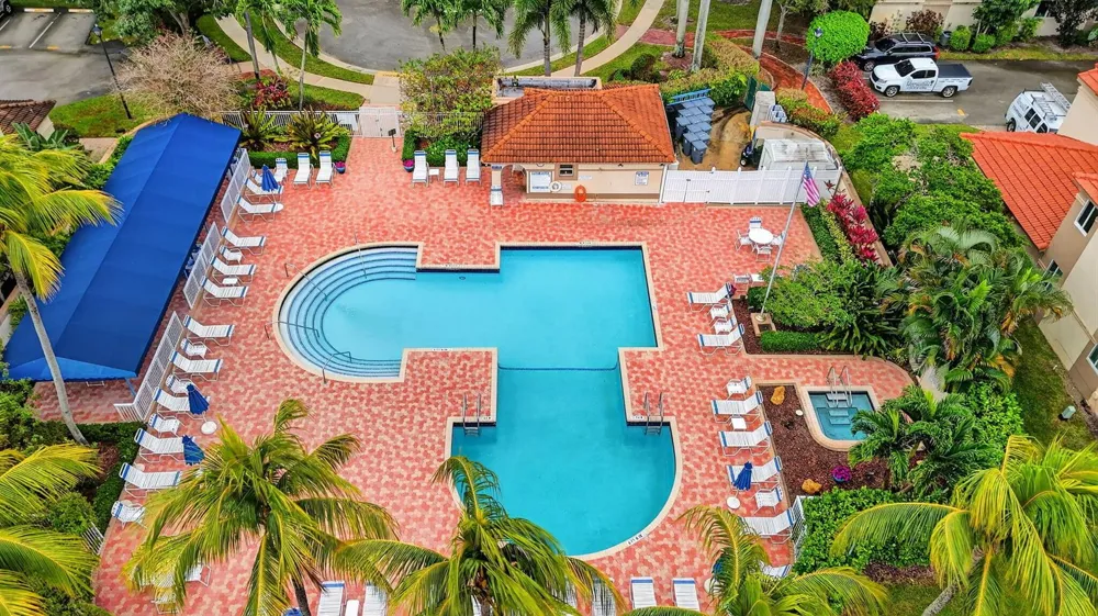 6487 Via Regina Boca Raton, FL 33433