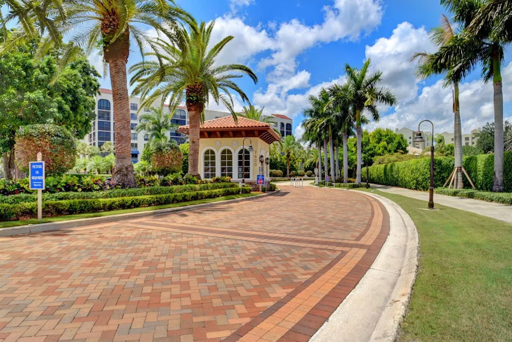 6487 Via Regina Boca Raton, FL 33433