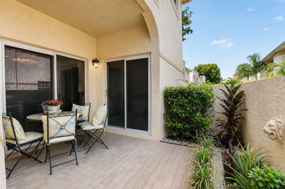 6487 Via Regina Boca Raton, FL 33433