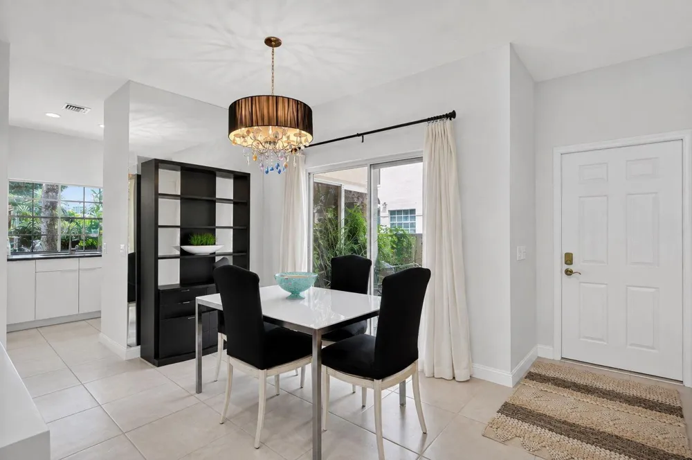 6487 Via Regina Boca Raton, FL 33433