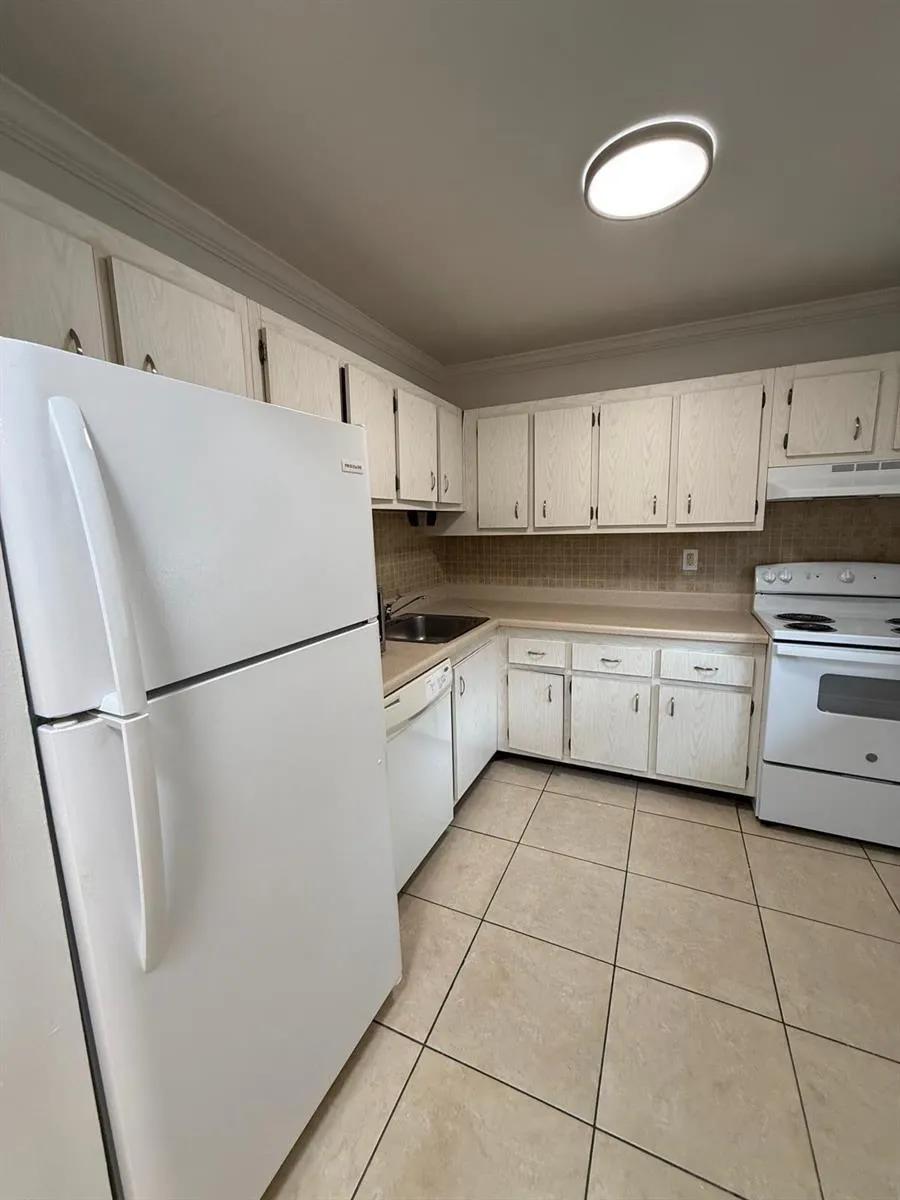 7732 Camino Real #F417 Miami, FL 33143