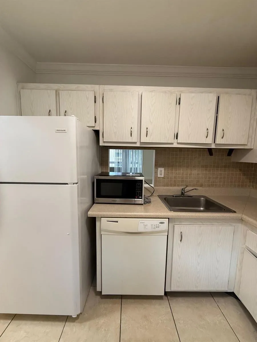 7732 Camino Real #F417 Miami, FL 33143