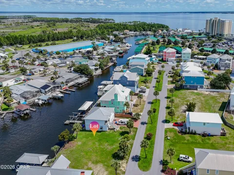 913 Lighthouse Lagoon Court