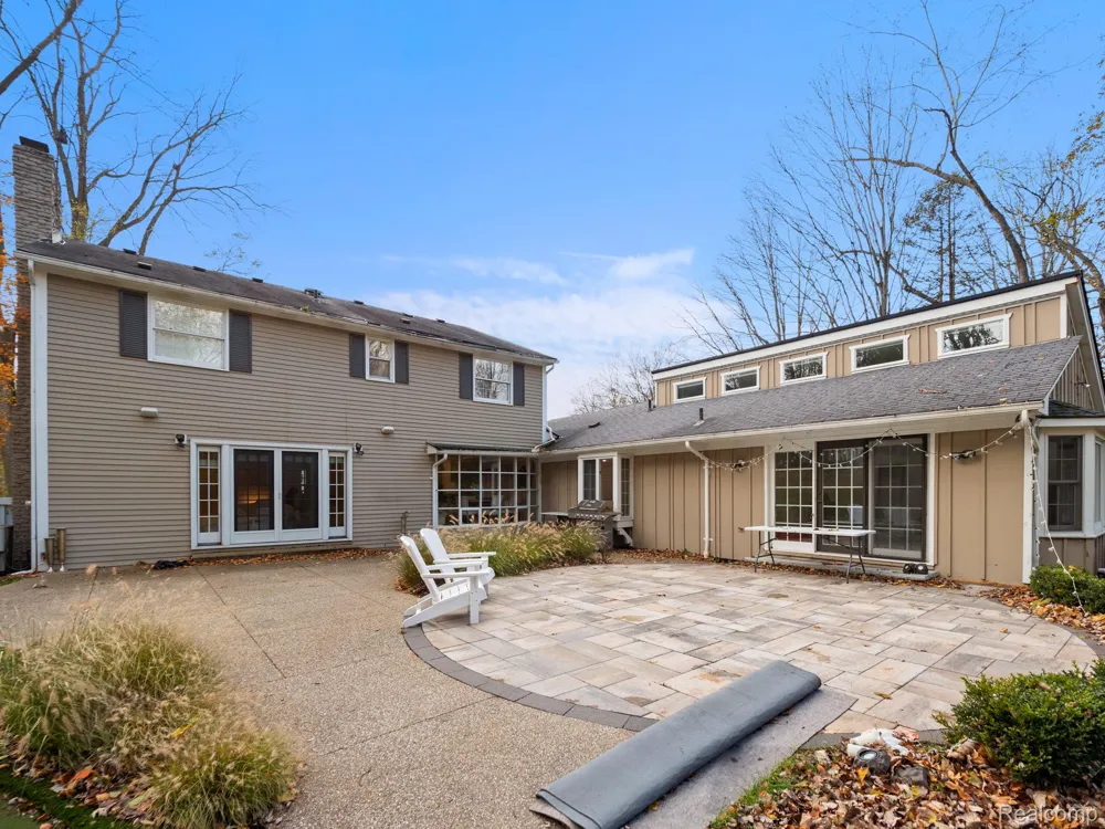 749 KENSINGTON LANE Bloomfield Charter Township, MI 48304