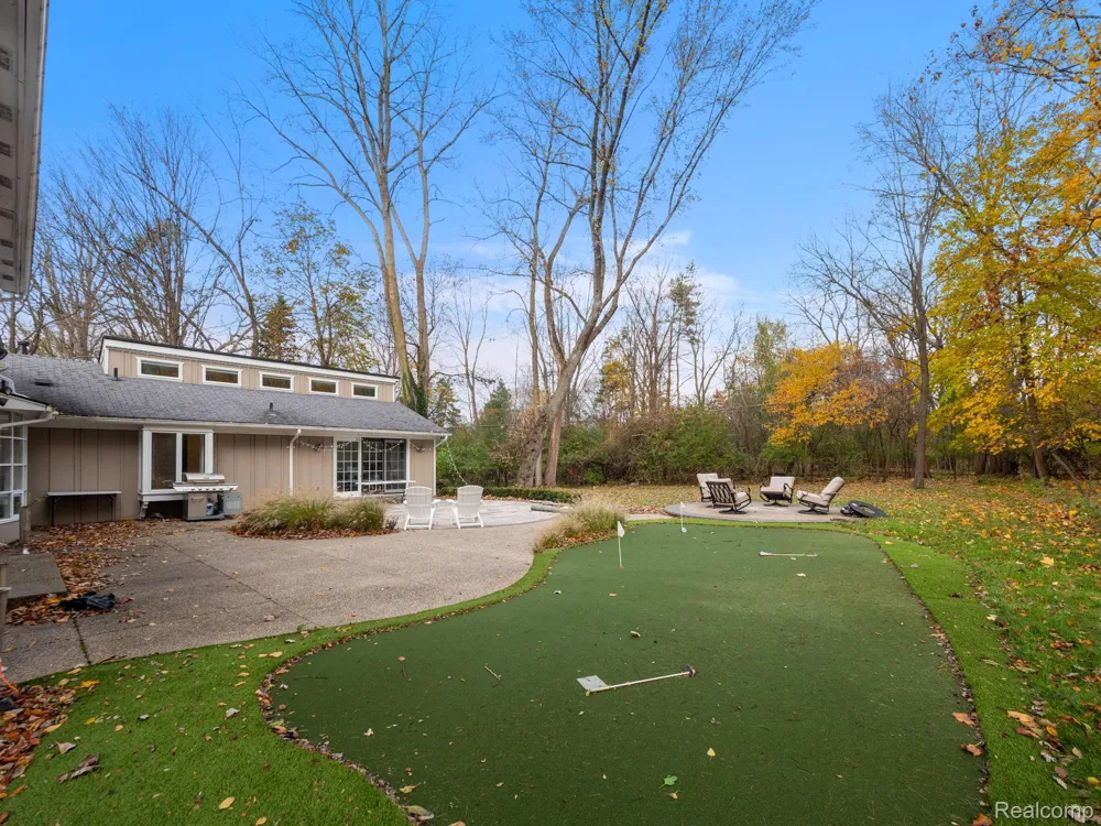 749 KENSINGTON LANE Bloomfield Charter Township, MI 48304