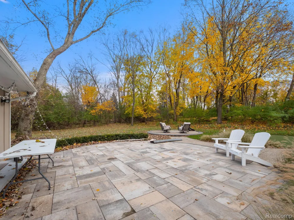 749 KENSINGTON LANE Bloomfield Charter Township, MI 48304