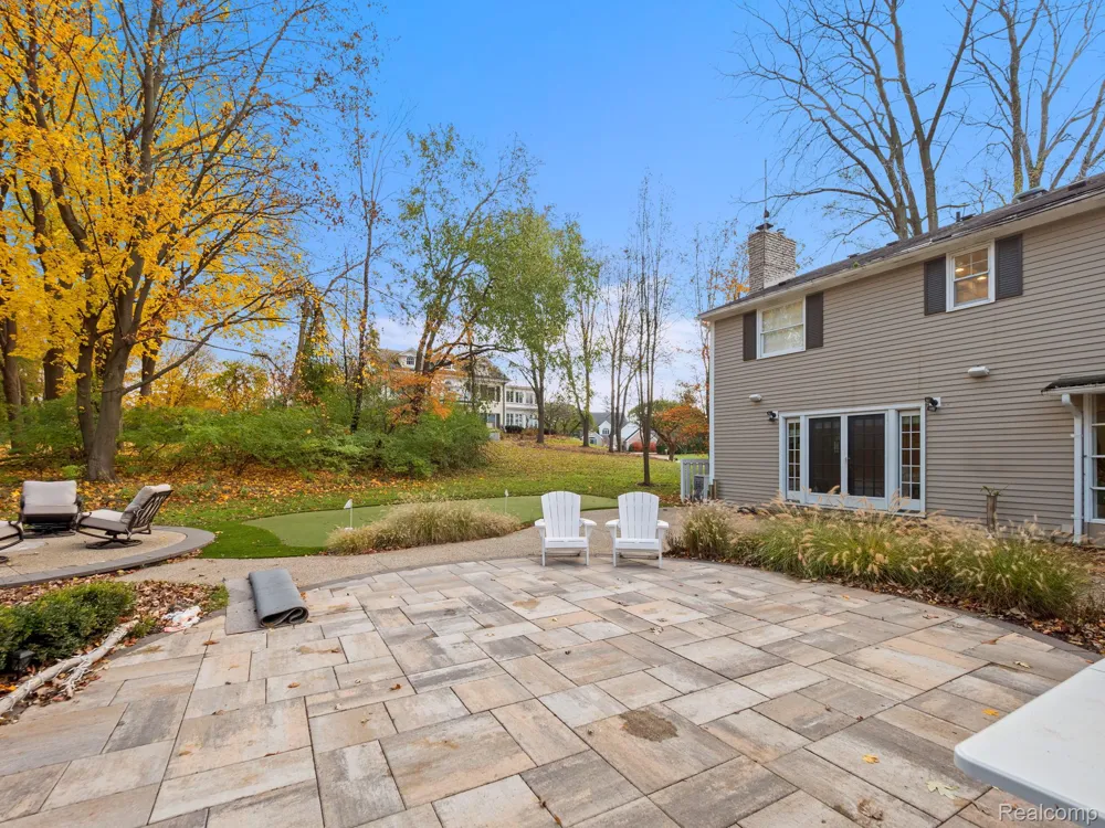 749 KENSINGTON LANE Bloomfield Charter Township, MI 48304