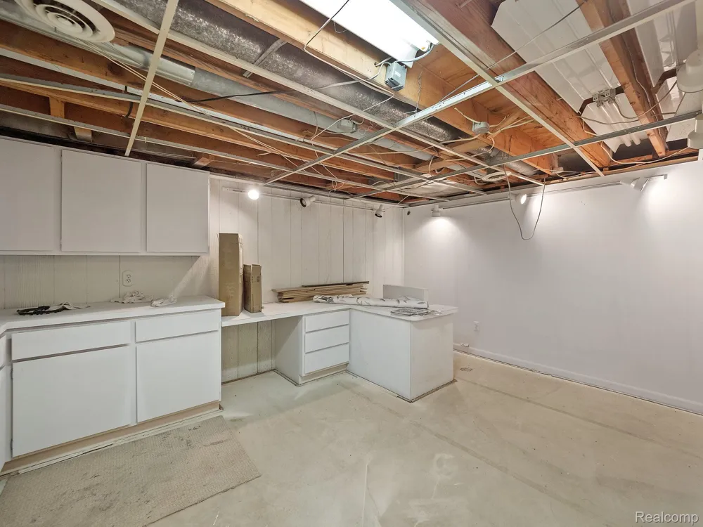749 KENSINGTON LANE Bloomfield Charter Township, MI 48304