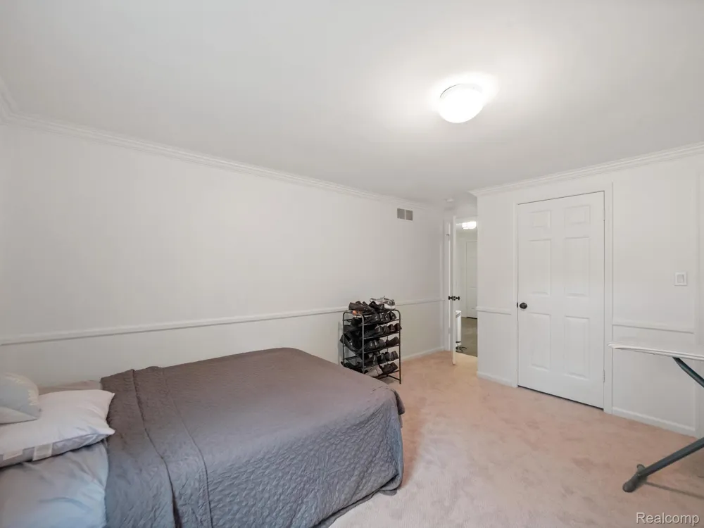 749 KENSINGTON LANE Bloomfield Charter Township, MI 48304