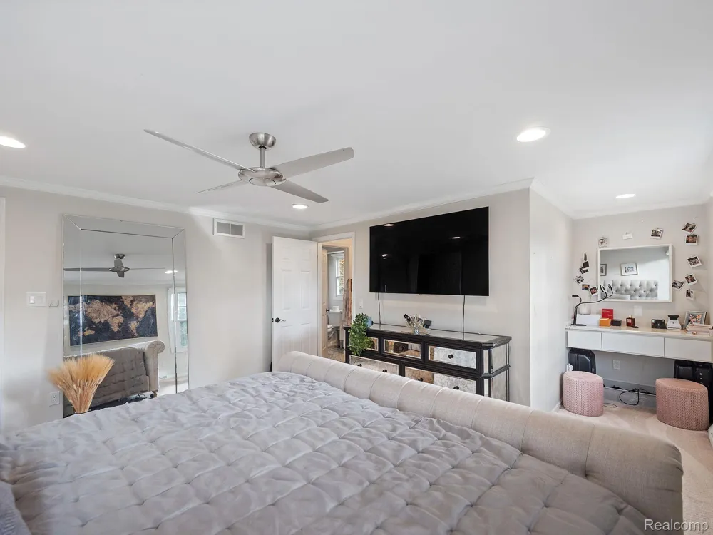749 KENSINGTON LANE Bloomfield Charter Township, MI 48304