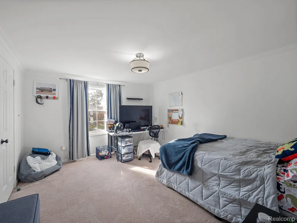749 KENSINGTON LANE Bloomfield Charter Township, MI 48304