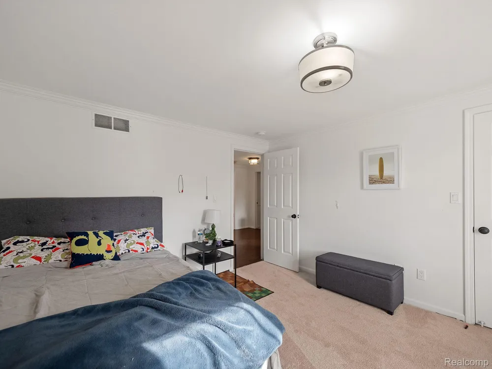 749 KENSINGTON LANE Bloomfield Charter Township, MI 48304