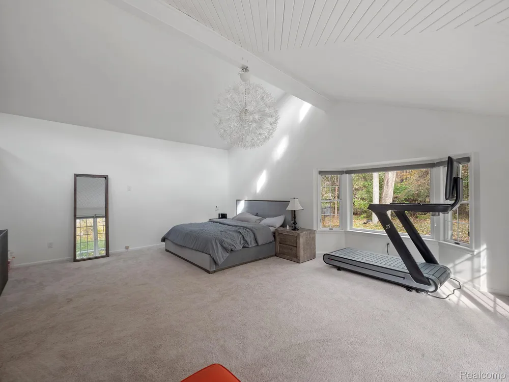 749 KENSINGTON LANE Bloomfield Charter Township, MI 48304