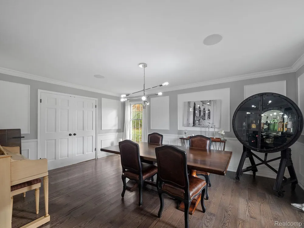 749 KENSINGTON LANE Bloomfield Charter Township, MI 48304