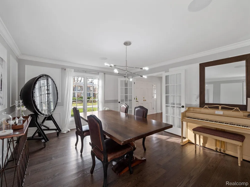749 KENSINGTON LANE Bloomfield Charter Township, MI 48304