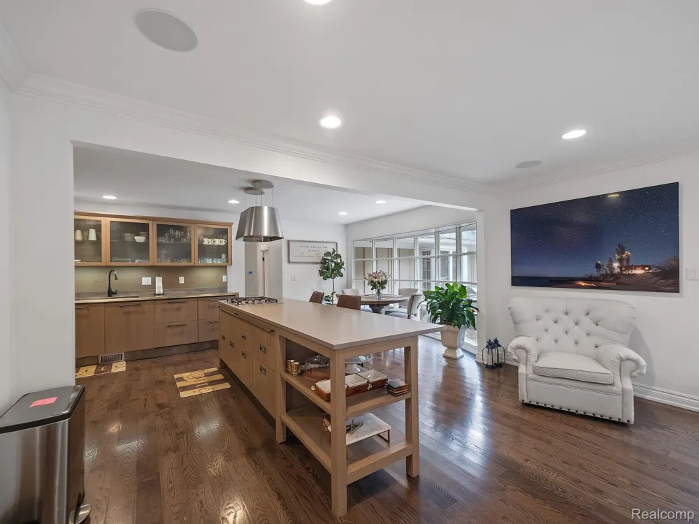 749 KENSINGTON LANE Bloomfield Charter Township, MI 48304