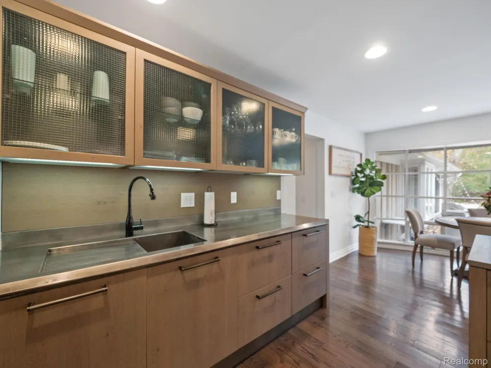 749 KENSINGTON LANE Bloomfield Charter Township, MI 48304