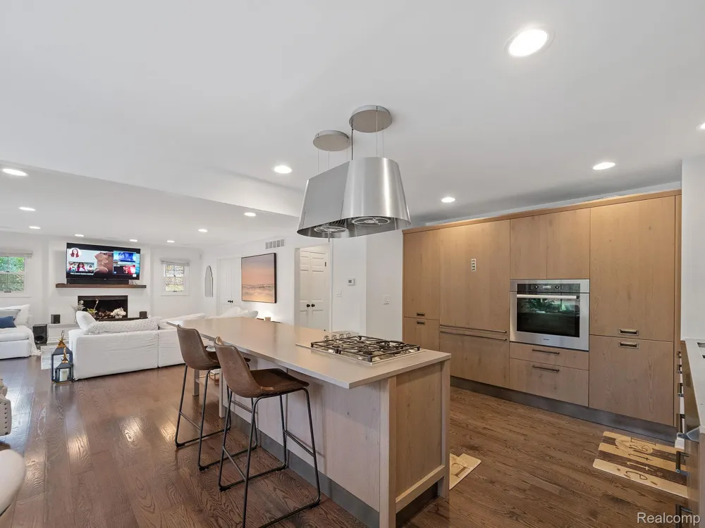 749 KENSINGTON LANE Bloomfield Charter Township, MI 48304