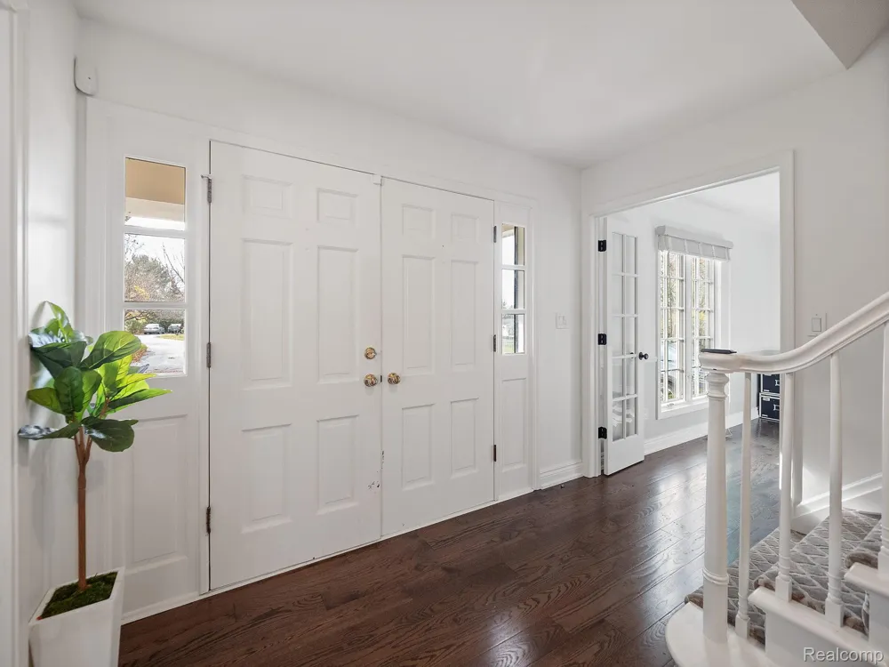 749 KENSINGTON LANE Bloomfield Charter Township, MI 48304