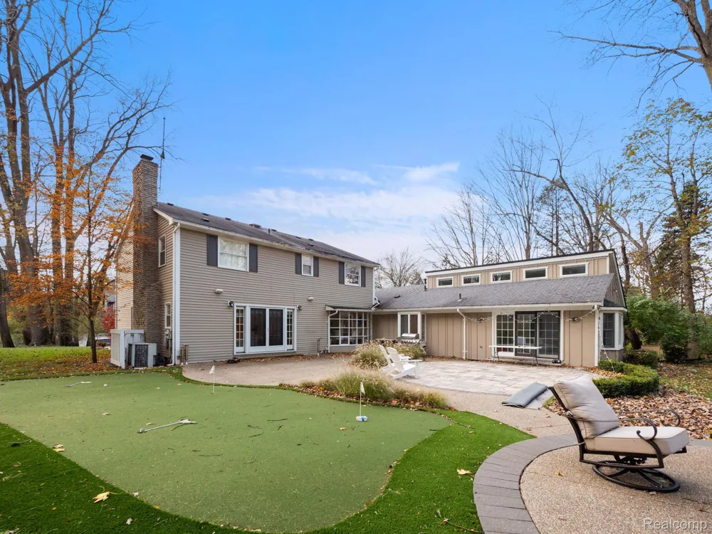 749 KENSINGTON LANE Bloomfield Charter Township, MI 48304