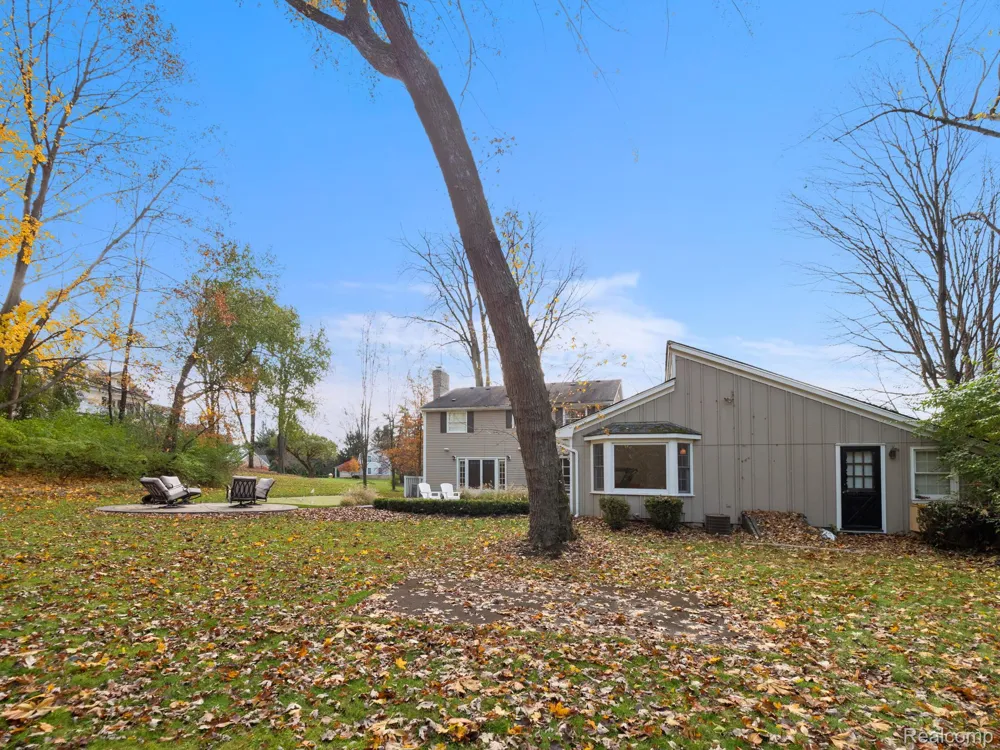 749 KENSINGTON LANE Bloomfield Charter Township, MI 48304