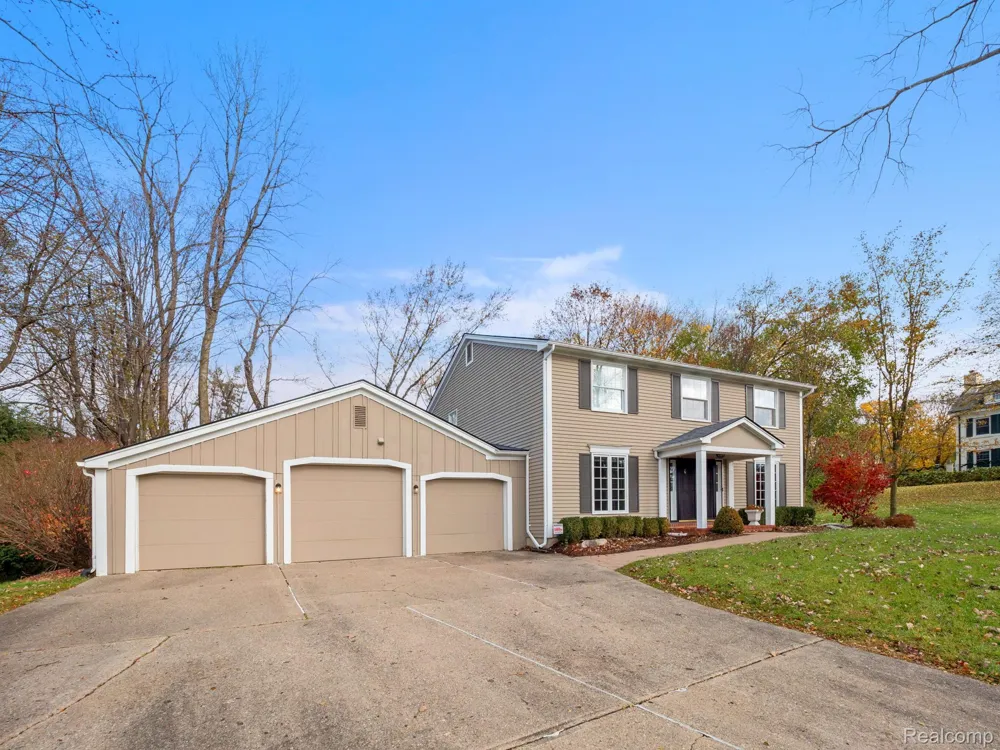 749 KENSINGTON LANE Bloomfield Charter Township, MI 48304