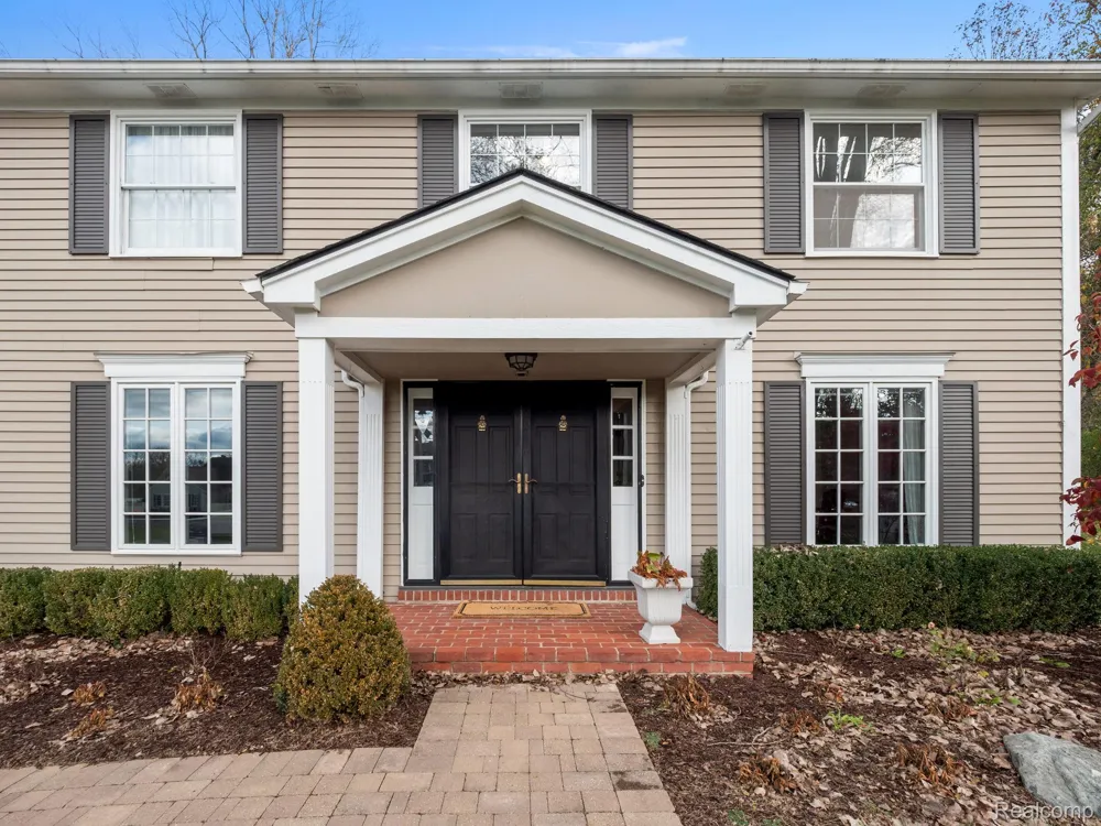 749 KENSINGTON LANE Bloomfield Charter Township, MI 48304