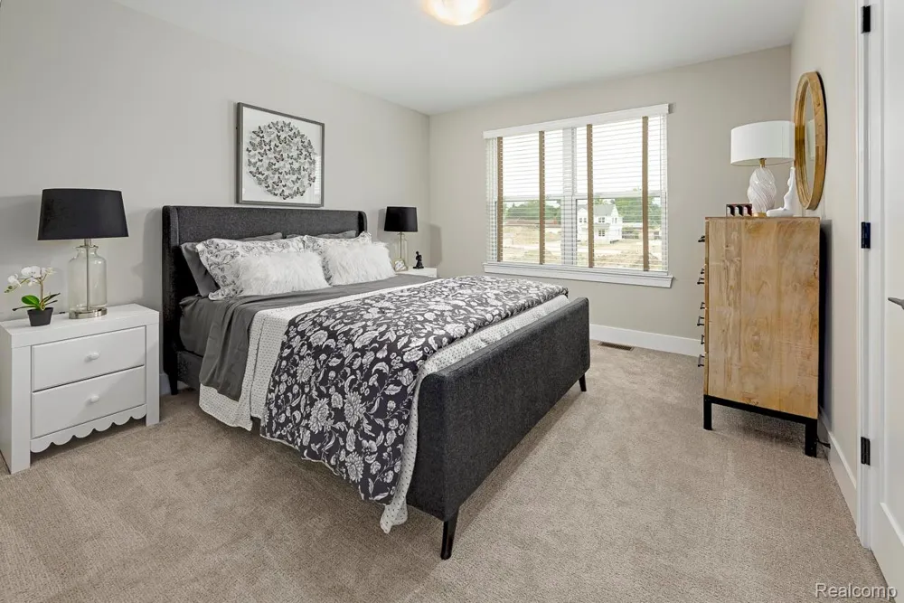 810 Schalm Dr Clawson City, MI 48017
