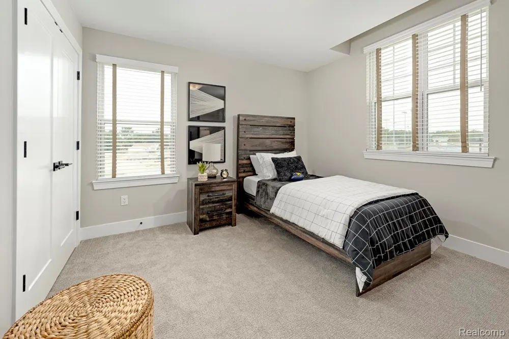 810 Schalm Dr Clawson City, MI 48017