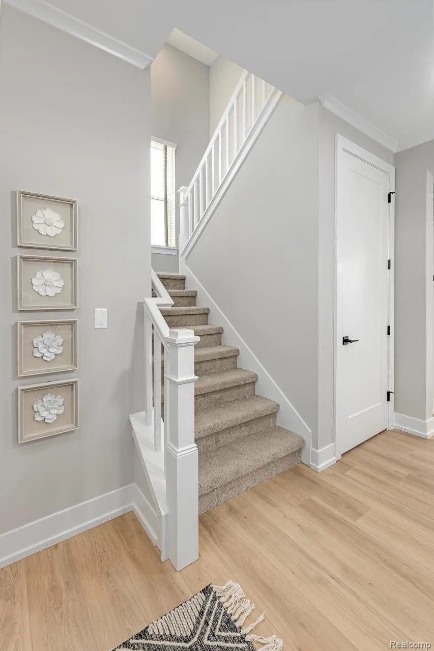 810 Schalm Dr Clawson City, MI 48017