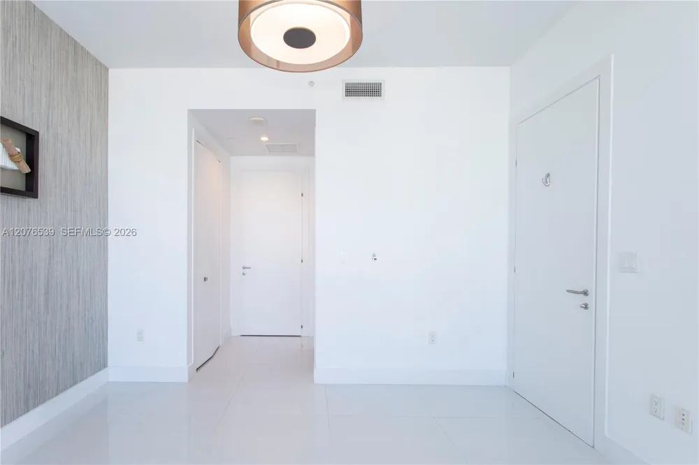 200 BISCAYNE BLVD WY #4512 Miami, FL 33131