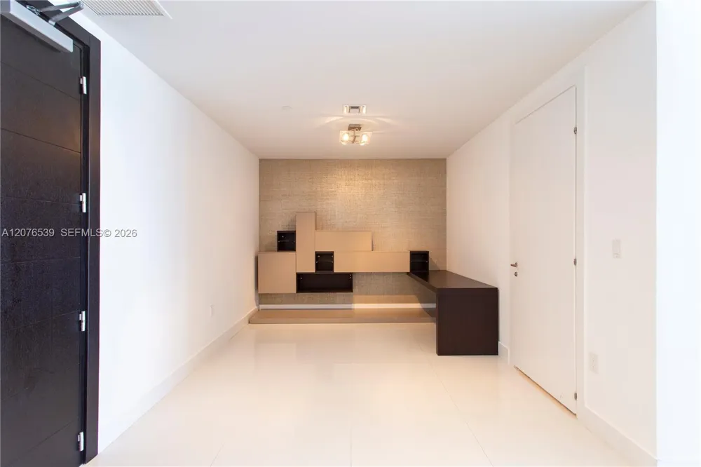 200 BISCAYNE BLVD WY #4512 Miami, FL 33131
