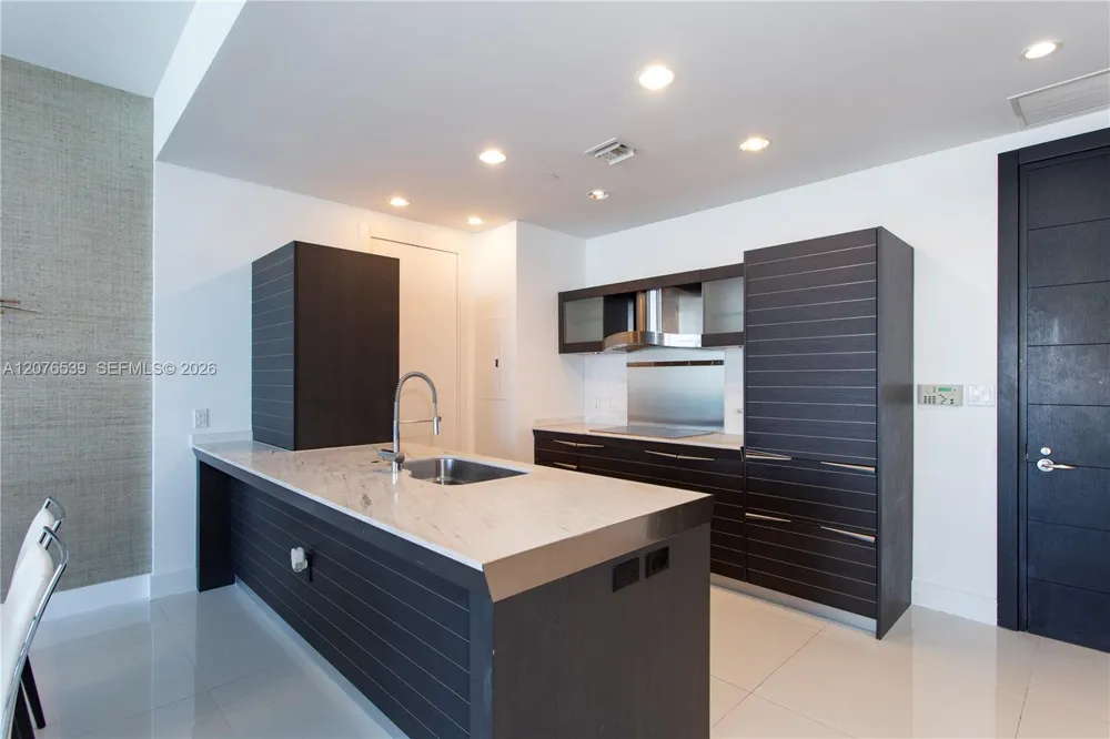 200 BISCAYNE BLVD WY #4512 Miami, FL 33131