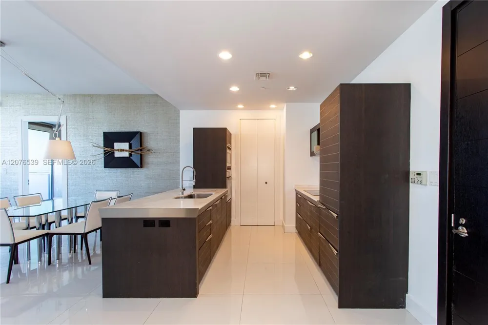 200 BISCAYNE BLVD WY #4512 Miami, FL 33131